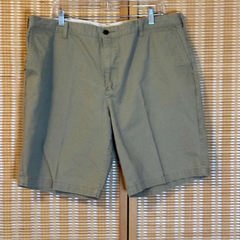 Dockers Mens Classic Fit Khaki Chino Shorts Tan Beige 100% Cotton Size 40